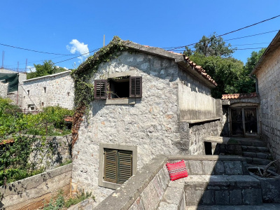 Три дома в очаровательной деревне Клинци на полуострове Луштица